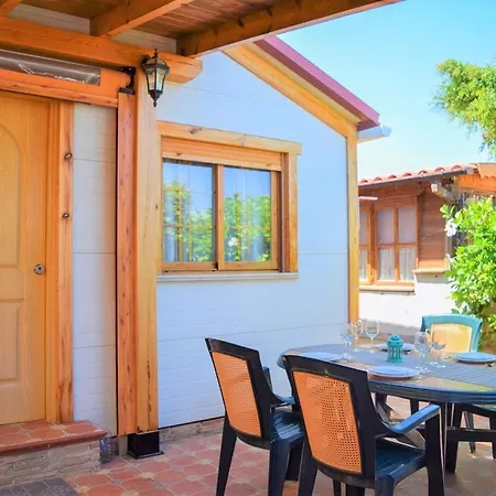 Confortable Bungalow En Camping De