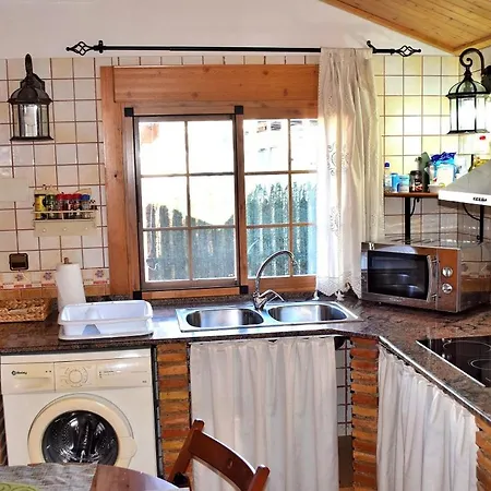 Confortable Bungalow En Camping De Apartamento