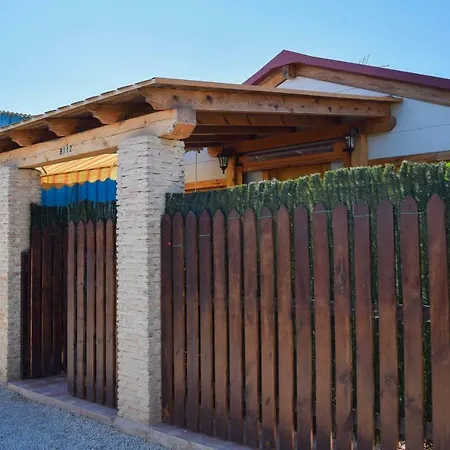 Confortable Bungalow En Camping De